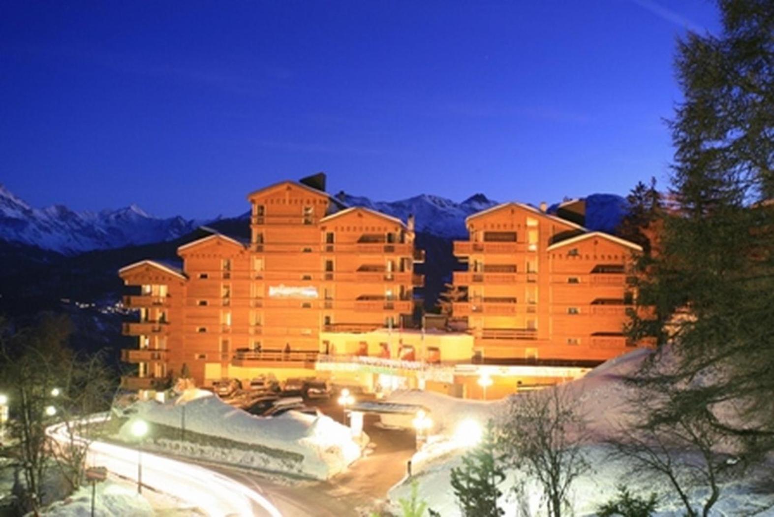 Aparthotel Helvetia Кранс Монтана Екстериор снимка